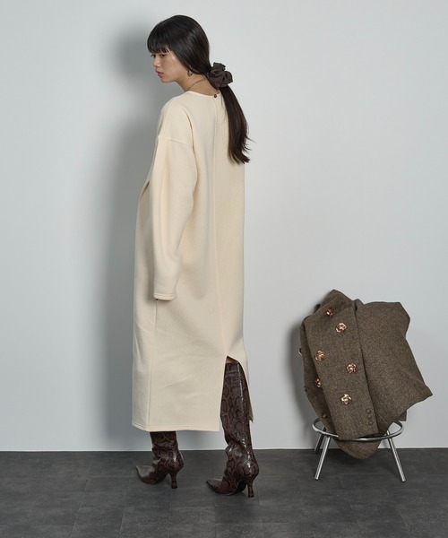 THE YOn(ザヨン)の「コルセットデザインスウェットワンピース(ワンピース・レディース・ターコイズブルー/チャコールグレー/アイボリー・FREE)」の14枚目の写真