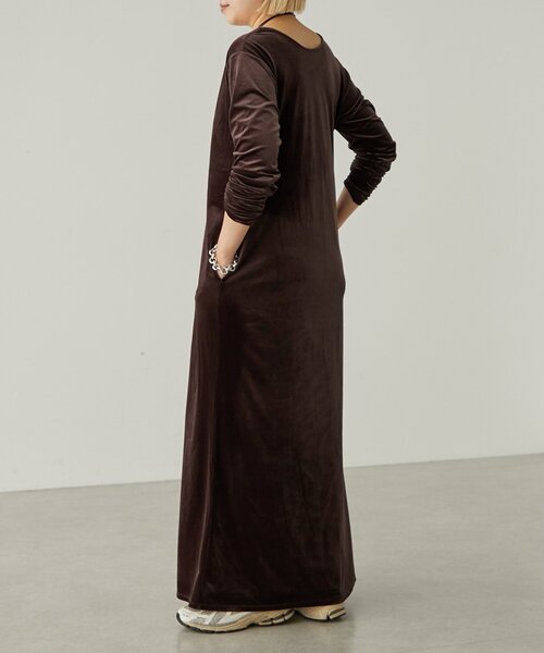 earthy(アーシー)の「ベロアマキシワンピース(ワンピース・レディース・ブラウン/グレー/ネイビー・SMALL/MEDIUM)」の10枚目の写真