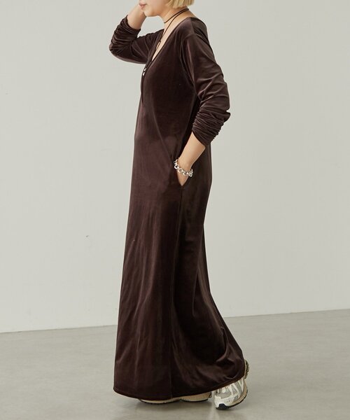 earthy(アーシー)の「ベロアマキシワンピース(ワンピース・レディース・ブラウン/グレー/ネイビー・SMALL/MEDIUM)」の11枚目の写真