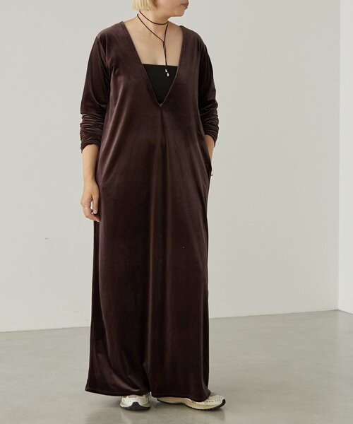 earthy(アーシー)の「ベロアマキシワンピース(ワンピース・レディース・ブラウン/グレー/ネイビー・SMALL/MEDIUM)」の13枚目の写真