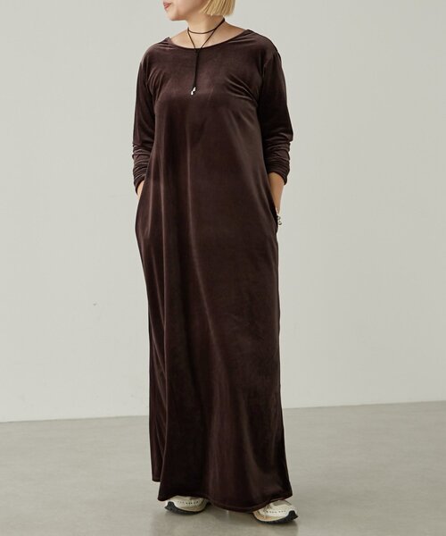 earthy(アーシー)の「ベロアマキシワンピース(ワンピース・レディース・ブラウン/グレー/ネイビー・SMALL/MEDIUM)」の14枚目の写真