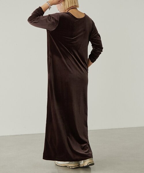 earthy(アーシー)の「ベロアマキシワンピース(ワンピース・レディース・ブラウン/グレー/ネイビー・SMALL/MEDIUM)」の15枚目の写真
