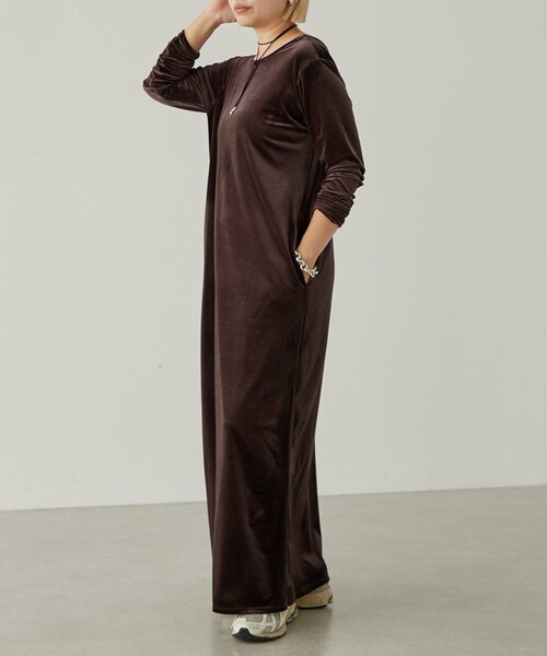 earthy(アーシー)の「ベロアマキシワンピース(ワンピース・レディース・ブラウン/グレー/ネイビー・SMALL/MEDIUM)」の16枚目の写真