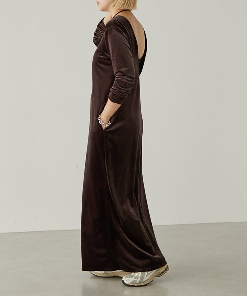 earthy(アーシー)の「ベロアマキシワンピース(ワンピース・レディース・ブラウン/グレー/ネイビー・SMALL/MEDIUM)」の17枚目の写真