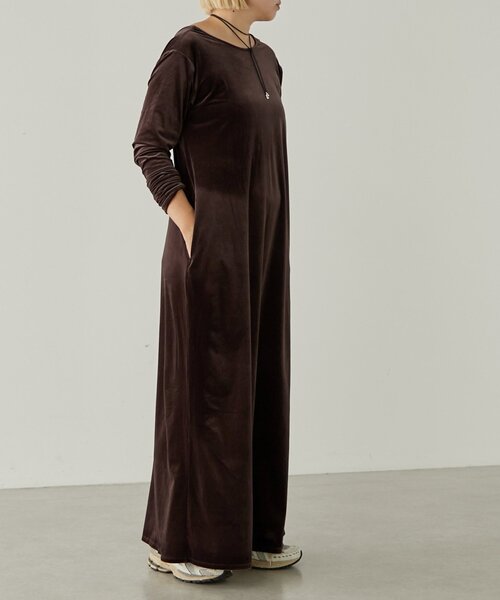earthy(アーシー)の「ベロアマキシワンピース(ワンピース・レディース・ブラウン/グレー/ネイビー・SMALL/MEDIUM)」の19枚目の写真