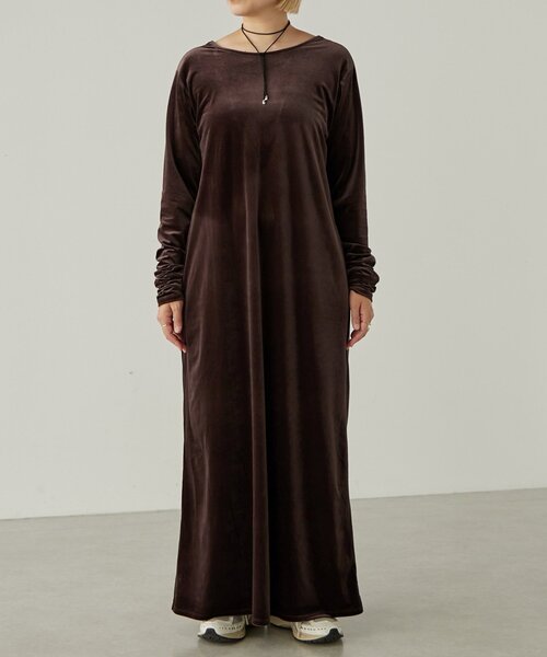 earthy(アーシー)の「ベロアマキシワンピース(ワンピース・レディース・ブラウン/グレー/ネイビー・SMALL/MEDIUM)」の21枚目の写真