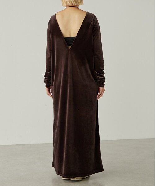 earthy(アーシー)の「ベロアマキシワンピース(ワンピース・レディース・ブラウン/グレー/ネイビー・SMALL/MEDIUM)」の5枚目の写真