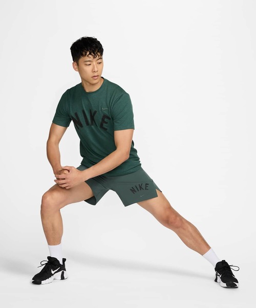 【NIKE】プライマリー スウッシュDri-FITバーサタイル  Tシャツ Nike Men's Dri-FIT Short-Sleeve Fitness T-Shirt. Nike IN