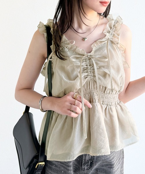 mily bilet(ミウィビレット)の「【mily bilet】愛され大人フェミニン。リボン使いフリルオーガンジービスチェキャミソール(キャミソール・レディース・アイボリー/ブラック/ピンク/グレイッシュベージュ・X-LARGE/SMALL/MEDIUM/LARGE)」の1枚目の写真