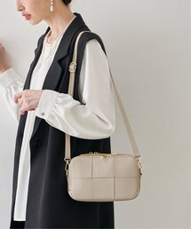 編み込みスクエアショルダーバッグ