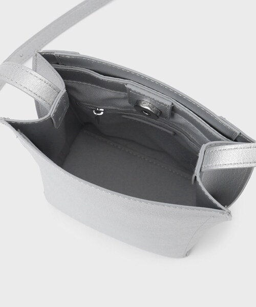 INDIVI（インディヴィ）の「【合皮】ミニポシェットバッグ（ショルダーバッグ・レディース・ブラック/シルバー・00）」の7枚目の写真