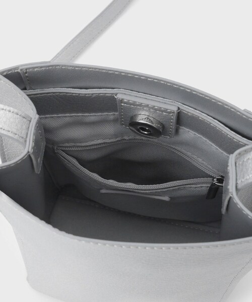 INDIVI（インディヴィ）の「【合皮】ミニポシェットバッグ（ショルダーバッグ・レディース・ブラック/シルバー・00）」の10枚目の写真