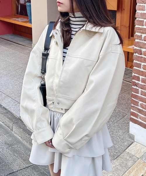 INGNI(イング)の「フェイクレザーショートブルゾン/A(ブルゾン・レディース・アイボリー/ブラウン/ブラック・M)」の10枚目の写真