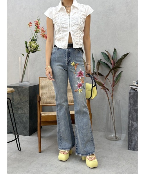 EVRIS（エヴリス）の「コクーンチャンキーヒールサンダル（サンダル・レディース・イエロー/ホワイト/ブラック・MEDIUM/SMALL/LARGE）」の9枚目の写真