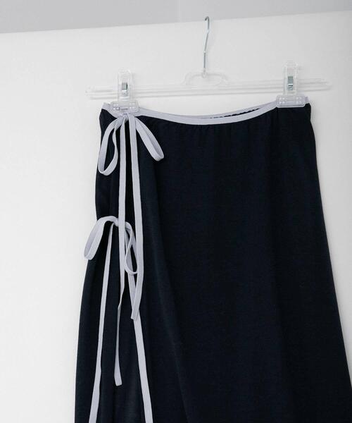 LAATO(ラート)の「layered piping skirt(スカート・レディース・オフホワイト/ネイビー・ONE)」の5枚目の写真