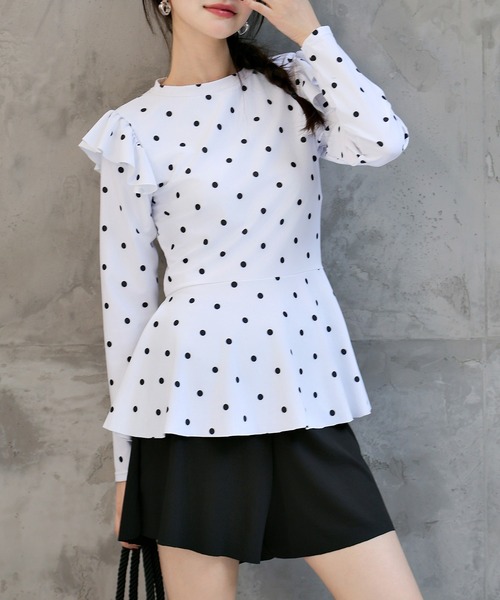 TeddyShop(テディショップ)の「【UVカット率100%/UPF50+/接触冷感】レディース水着 長袖ショルダーフリルペプラムフリルトップス+ショートパンツビキニ 上下2点セット(水着・レディース・ホワイト系その他/ダークブラウン/ブラック・S/M/L)」の10枚目の写真