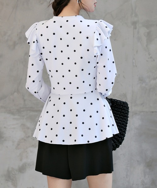 TeddyShop(テディショップ)の「【UVカット率100%/UPF50+/接触冷感】レディース水着 長袖ショルダーフリルペプラムフリルトップス+ショートパンツビキニ 上下2点セット(水着・レディース・ホワイト系その他/ダークブラウン/ブラック・S/M/L)」の11枚目の写真