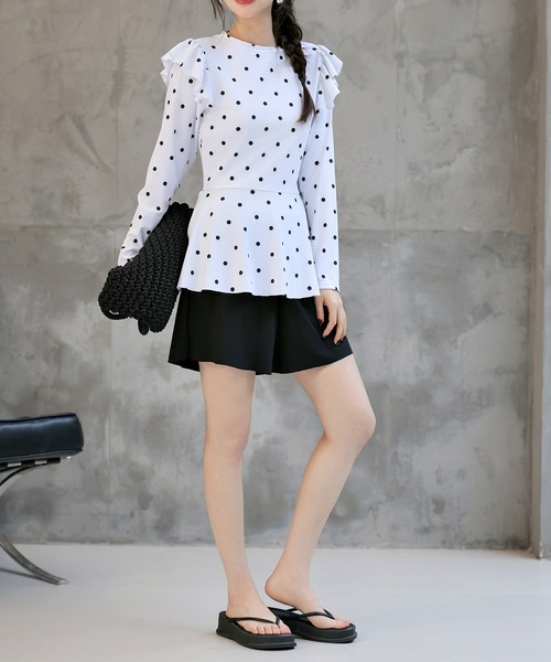 TeddyShop(テディショップ)の「【UVカット率100%/UPF50+/接触冷感】レディース水着 長袖ショルダーフリルペプラムフリルトップス+ショートパンツビキニ 上下2点セット(水着・レディース・ホワイト系その他/ダークブラウン/ブラック・S/M/L)」の12枚目の写真
