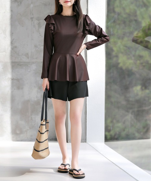 TeddyShop(テディショップ)の「【UVカット率100%/UPF50+/接触冷感】レディース水着 長袖ショルダーフリルペプラムフリルトップス+ショートパンツビキニ 上下2点セット(水着・レディース・ホワイト系その他/ダークブラウン/ブラック・S/M/L)」の5枚目の写真