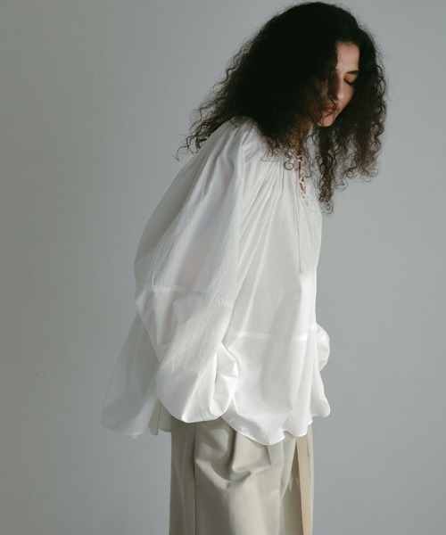 【2025ss】etre tokyo ハンドタックレースアッププルオーバー　白 ハンドタックレースアッププルオーバー（シャツ/ブラウス）｜ETRE