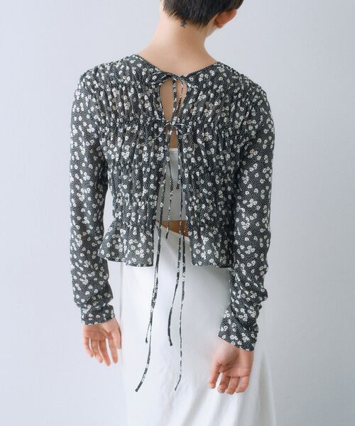 CODE A（コードエー）の「petit flower ribbon blouse（シャツ/ブラウス・レディース・ブラック系/パープル系1・00）」の5枚目の写真