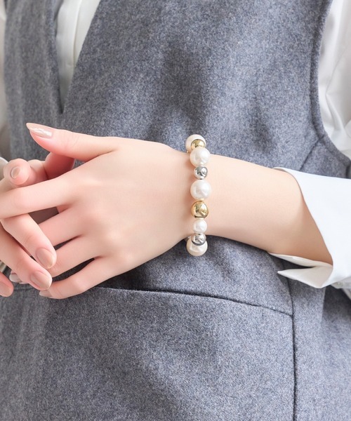 Phoebe（フィービィー）の「メタルパールブレスレット<動画あり>　 パール/結婚式/入学式/卒業式/入園式/卒園式/セレモニー/ハレの日（ブレスレット・レディース・シルバー/マルチ/イエローゴールド・FREE）」の3枚目の写真