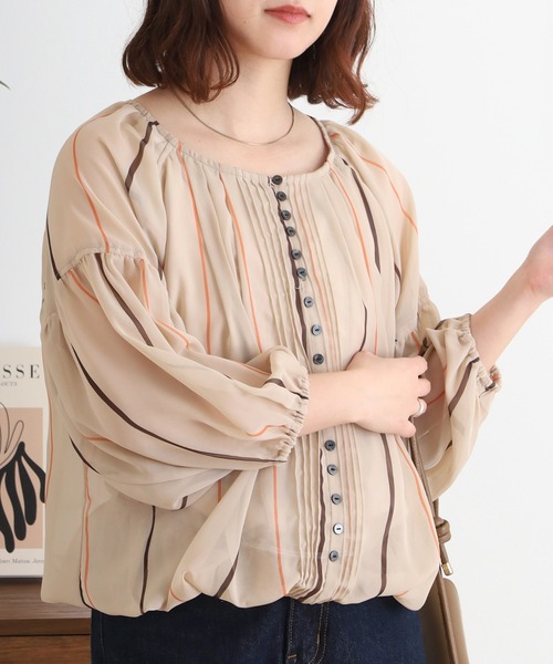 EGLANTINE（エグランティーヌ）の「EGLANTINE 【セットアップ対応】シフォンプリントバルーンブラウス フロントボタン 7分袖シアー（シャツ/ブラウス・レディース・ベージュ/ブルー/ネイビー・40）」の2枚目の写真