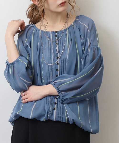 EGLANTINE（エグランティーヌ）の「EGLANTINE 【セットアップ対応】シフォンプリントバルーンブラウス フロントボタン 7分袖シアー（シャツ/ブラウス・レディース・ベージュ/ブルー/ネイビー・40）」の3枚目の写真