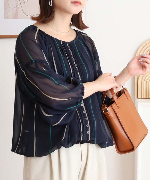 EGLANTINE（エグランティーヌ）の「EGLANTINE 【セットアップ対応】シフォンプリントバルーンブラウス フロントボタン 7分袖シアー（シャツ/ブラウス・レディース・ベージュ/ブルー/ネイビー・40）」の6枚目の写真