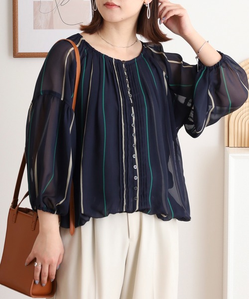 EGLANTINE（エグランティーヌ）の「EGLANTINE 【セットアップ対応】シフォンプリントバルーンブラウス フロントボタン 7分袖シアー（シャツ/ブラウス・レディース・ベージュ/ブルー/ネイビー・40）」の5枚目の写真