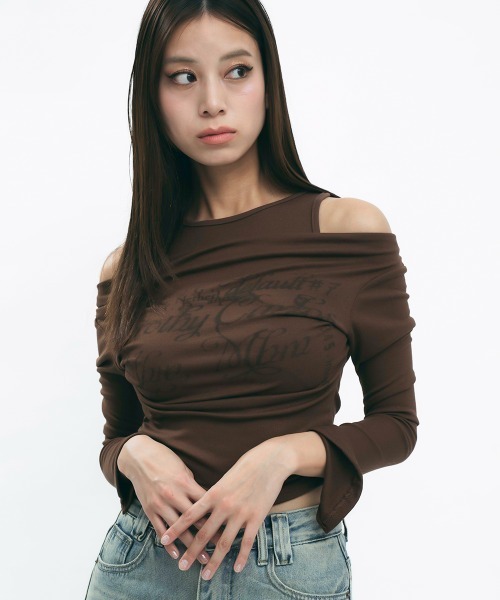 Clum(クルム)の「Layered off-shoulder top / レイヤードオフショルカットソー(Tシャツ/カットソー・レディース・ダークブラウン/グレー・MEDIUM/SMALL)」の1枚目の写真