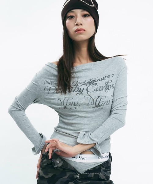 Clum(クルム)の「Layered off-shoulder top / レイヤードオフショルカットソー(Tシャツ/カットソー・レディース・ダークブラウン/グレー・MEDIUM/SMALL)」の2枚目の写真