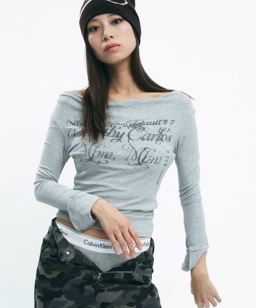 Clum(クルム)の「Layered off-shoulder top / レイヤードオフショルカットソー(Tシャツ/カットソー・レディース・ダークブラウン/グレー・MEDIUM/SMALL)」の3枚目の写真