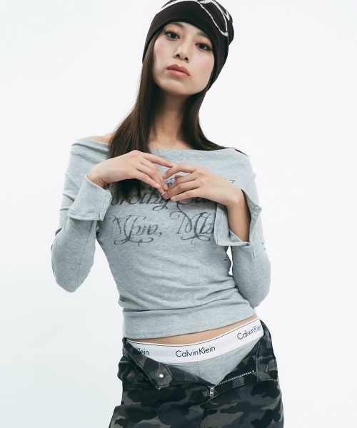 Clum(クルム)の「Layered off-shoulder top / レイヤードオフショルカットソー(Tシャツ/カットソー・レディース・ダークブラウン/グレー・MEDIUM/SMALL)」の5枚目の写真