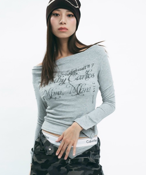 Clum(クルム)の「Layered off-shoulder top / レイヤードオフショルカットソー(Tシャツ/カットソー・レディース・ダークブラウン/グレー・MEDIUM/SMALL)」の6枚目の写真