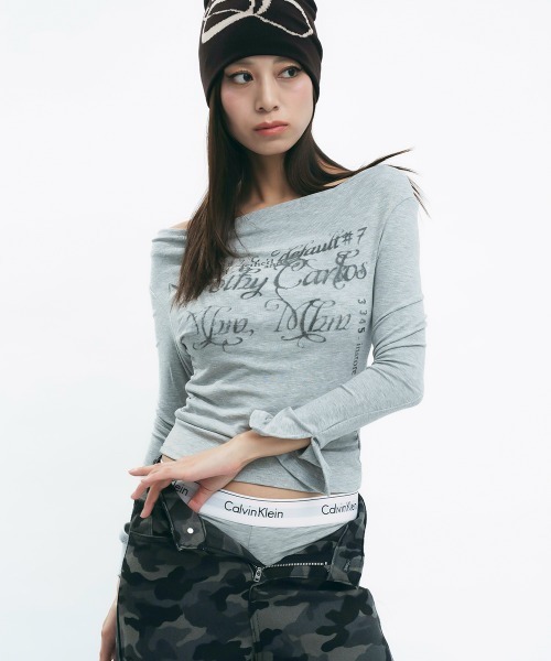 Clum(クルム)の「Layered off-shoulder top / レイヤードオフショルカットソー(Tシャツ/カットソー・レディース・ダークブラウン/グレー・MEDIUM/SMALL)」の7枚目の写真