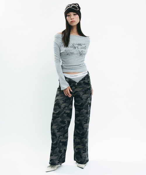 Clum(クルム)の「Layered off-shoulder top / レイヤードオフショルカットソー(Tシャツ/カットソー・レディース・ダークブラウン/グレー・MEDIUM/SMALL)」の12枚目の写真