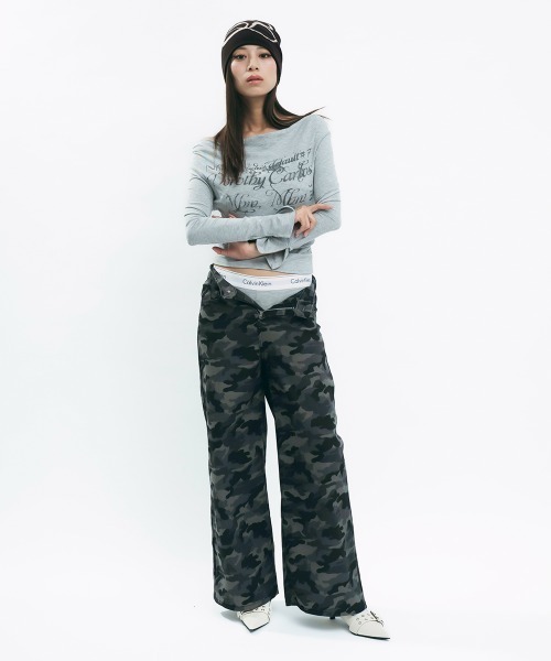 Clum(クルム)の「Layered off-shoulder top / レイヤードオフショルカットソー(Tシャツ/カットソー・レディース・ダークブラウン/グレー・MEDIUM/SMALL)」の14枚目の写真