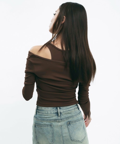 Clum(クルム)の「Layered off-shoulder top / レイヤードオフショルカットソー(Tシャツ/カットソー・レディース・ダークブラウン/グレー・MEDIUM/SMALL)」の22枚目の写真