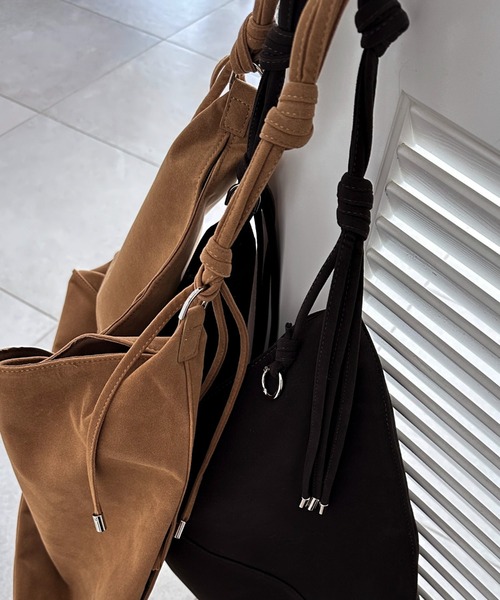 Doux archives（ドゥアルシーヴ）の「Knot handle bag（ショルダーバッグ・レディース・ダークブラウン/ブラウン・FREE）」の13枚目の写真