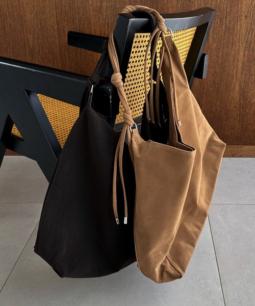 Doux archives（ドゥアルシーヴ）の「Knot handle bag（ショルダーバッグ・レディース・ダークブラウン/ブラウン・FREE）」の15枚目の写真