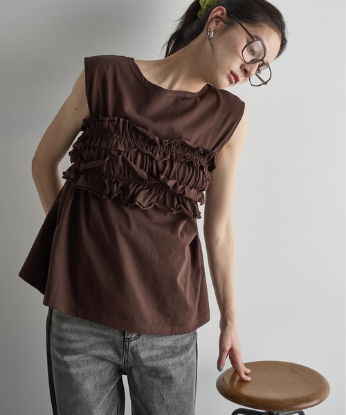 THE YOn（ザヨン）の「フリルビスチェセットフレンチスリーブT（Tシャツ/カットソー・レディース・ブラック×ホワイト/ダークブラウン/ライム/ベージュ・FREE）」の3枚目の写真