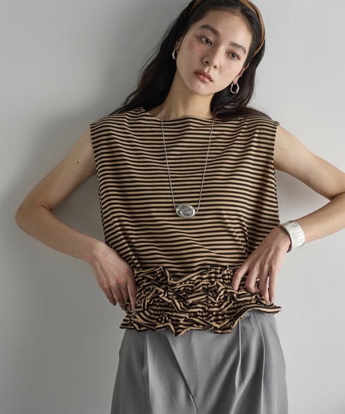 THE YOn（ザヨン）の「フリルビスチェセットフレンチスリーブT（Tシャツ/カットソー・レディース・ブラック×ホワイト/ダークブラウン/ライム/ベージュ・FREE）」の4枚目の写真