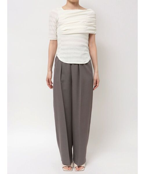 LAGUNAMOON（ラグナムーン）の「アシンメトリーカットトップス（Tシャツ/カットソー・レディース・アイボリー/ブラック・FREE）」の4枚目の写真