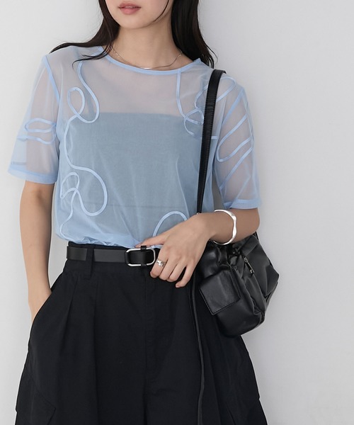 forksy.(フォルクシー)の「【forksy.】ニュアンス柄コード刺繍シアー半袖Tシャツ(Tシャツ/カットソー・レディース・ピンク/ライトパープル/ブラック/サックスブルー/オフホワイト・FREE)」の4枚目の写真