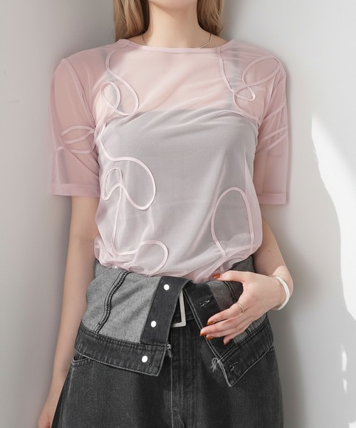 forksy.(フォルクシー)の「【forksy.】ニュアンス柄コード刺繍シアー半袖Tシャツ(Tシャツ/カットソー・レディース・ピンク/ライトパープル/ブラック/サックスブルー/オフホワイト・FREE)」の5枚目の写真