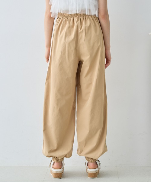 Amourire girl（アムリールガール）の「サイドレーストラックパンツ（カーゴパンツ・キッズ・ベージュ/ブラック・130cm/140cm/150cm/160cm）」の10枚目の写真