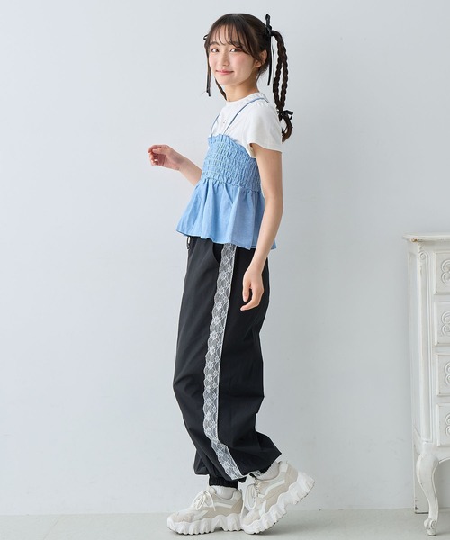 Amourire girl（アムリールガール）の「サイドレーストラックパンツ（カーゴパンツ・キッズ・ベージュ/ブラック・130cm/140cm/150cm/160cm）」の3枚目の写真