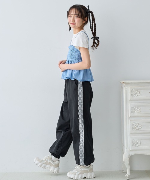 Amourire girl（アムリールガール）の「サイドレーストラックパンツ（カーゴパンツ・キッズ・ベージュ/ブラック・130cm/140cm/150cm/160cm）」の4枚目の写真