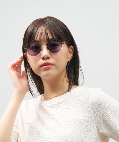 UNITED ARROWS(ユナイテッドアローズ)の「【WEB限定】Zoff|UNITED ARROWS オーバル型 調光 サングラス|紫外線でレンズの色が変わる|ユナイテッドアローズ|チタン メタル|軽量|カラーレンズ|UVカット 紫外線対策(サングラス・レディース・ブラウン系その他4/ブラック・FREE)」の9枚目の写真